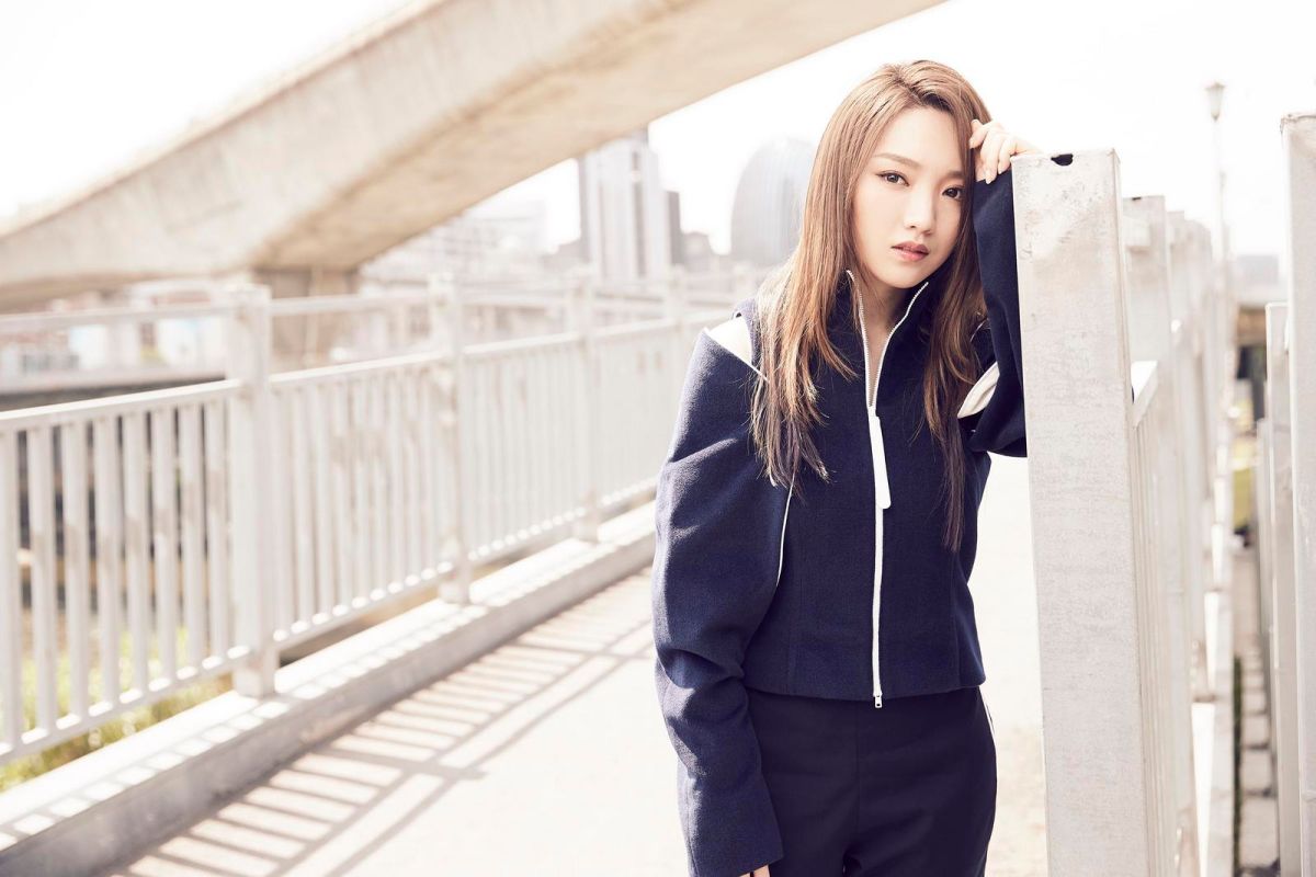 ▲閻奕格為了拍攝〈我有我自己〉MV，上山下海到處奔跑。（圖／華研提供 , 2017.11.02）