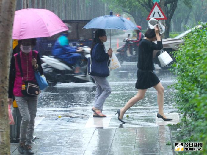 ▲今\\(1\\)日上午10點35分中央氣象局針對新北市、基隆市發布了大雨特報。（圖／NOWnews資料圖片）