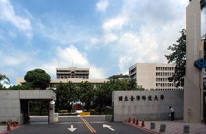 ▲國立台灣科技大學校門。(圖/翻攝自台科大網站) ▲泰晤士報高等教育特刊公布2017年全球大學就業能力排名,台科大排名第65,為上榜的台灣四校中表現最佳。(圖/翻攝自台科大網站)