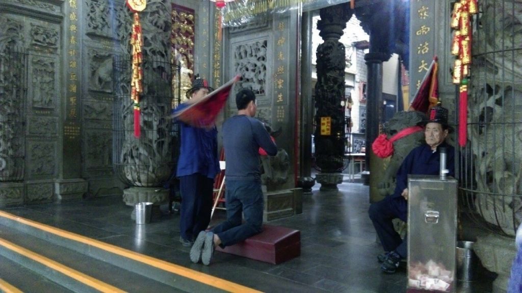 東港東隆宮改運儀式。（圖／翻攝自8大森林魔法樂園粉專）