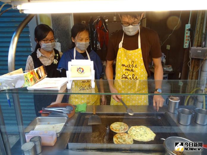 推廣眷村美食手工厚蔥餅　陳煥廷毅然辭教職
