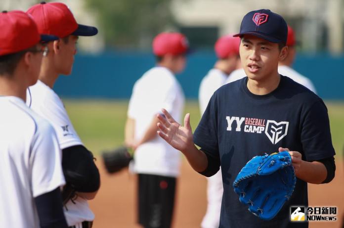▲呂彥青出席「YY BASEBALL CAMP」投捕棒球訓練營擔任教練。（圖／記者葉政勳攝 , 2017.12.10）
