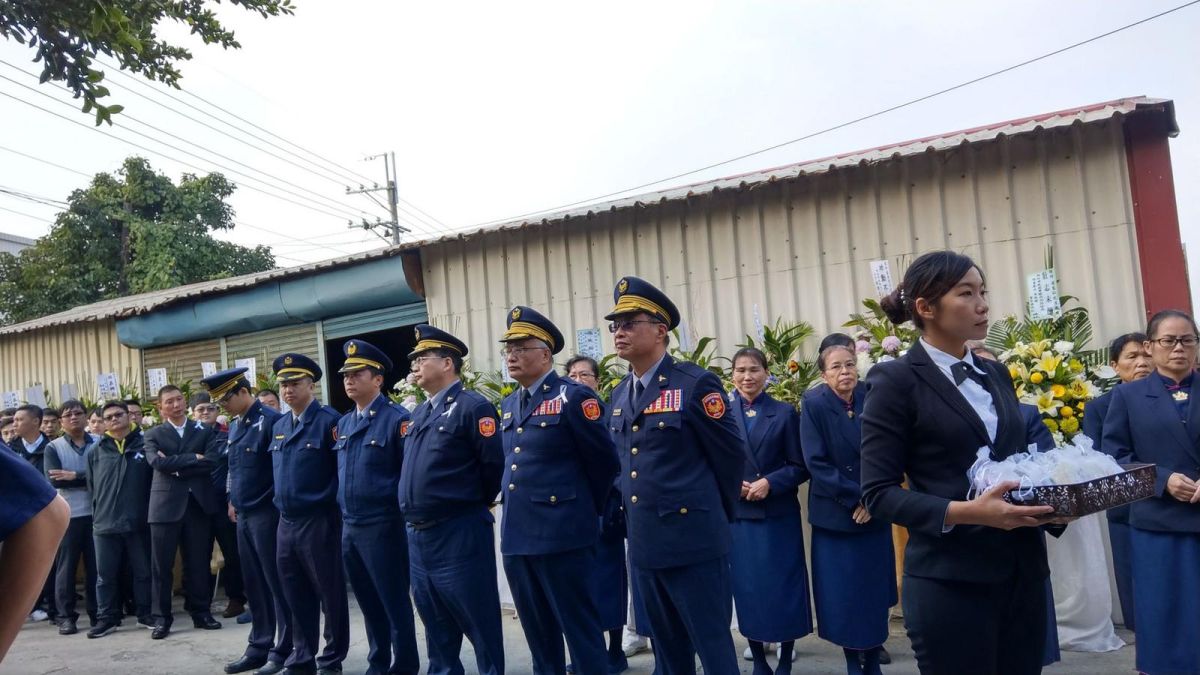 ▲台南市警局長黃宗仁率團參加偵查佐公祭，令警界同仁感動。（圖／記者黃文博翻攝，2017.12.30）