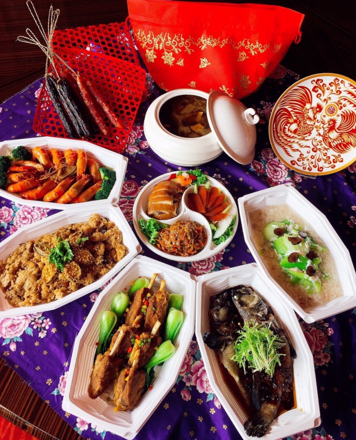 ▲由H2O水京棧國際酒店主廚精心烹煮的十人份外帶年菜，六道佳餚，每一道菜都含有代表吉祥的涵義，為闔家團聚一起「旺旺來福、迎新年」。（圖／業者提供 , 2017.12.28）