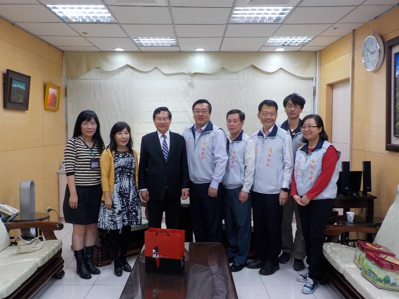 ▲嘉義榮服處長郭豫臨率所屬人員拜會嘉義市府。（圖／記者郭政隆翻攝）