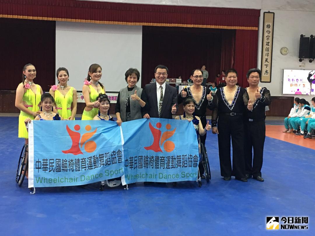 ▲北港高中邀請「中華民國輪椅體育運動舞蹈協會」蒞校表演「舞動自我，翻轉人生」。（圖／記者洪佳伶攝 , 2017.12.27）