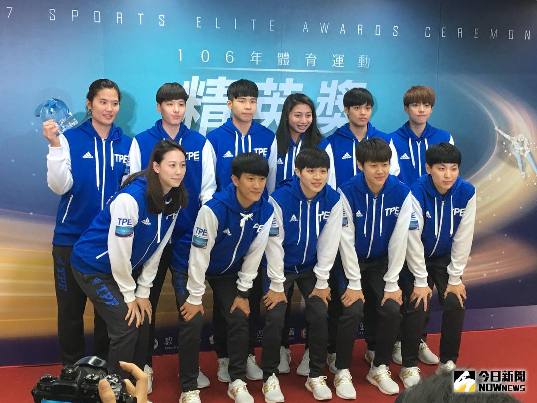 ▲106年台灣體育運動精英獎頒獎典禮將於今\\(27\\)日在台北舉辦，「最佳運動團隊傑出獎」由台北世大運勇奪銅牌的女籃代表隊獲獎。（圖／鍾東穎攝 , 2017.12.27）