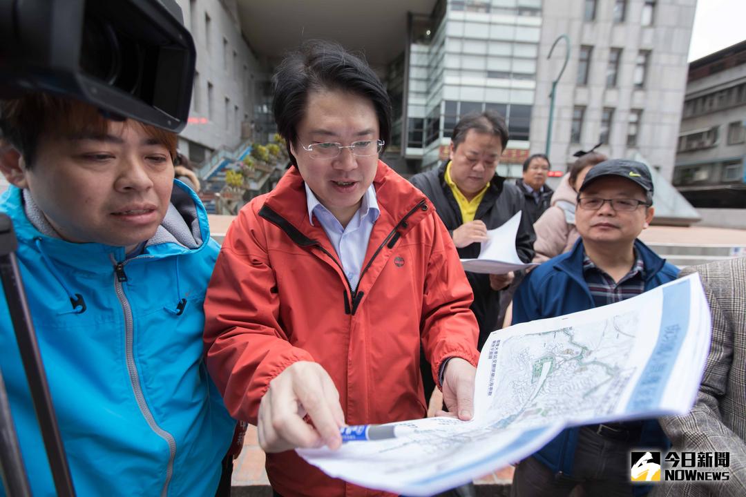 ▲市長林右昌27日上午前往視察工程進度，期許完工後，提供市民全新運動遊憩空間。 （圖／基隆市政府提供）