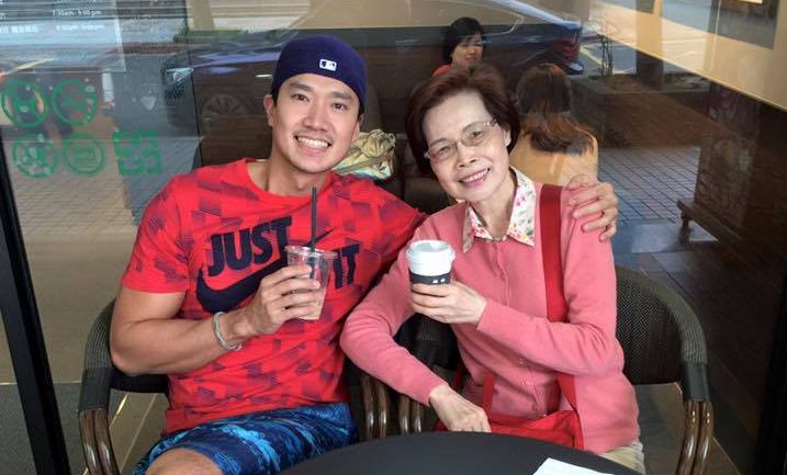 ▲何守正與媽媽感情很好。（圖／翻攝自臉書，2017.12.17）