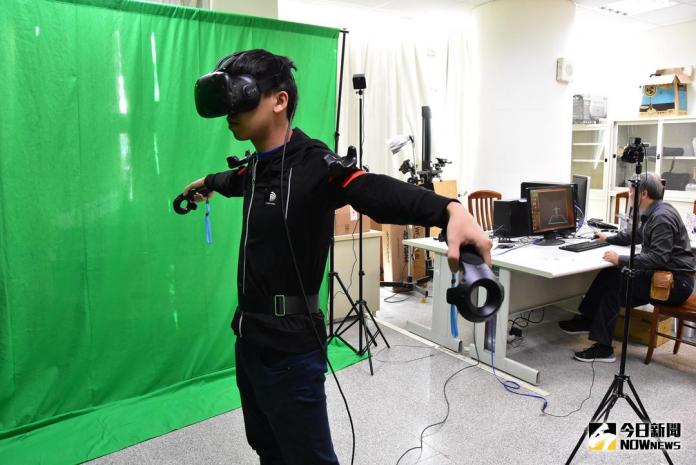 ▲明道大學數位系引進最新VR設備，提供學生設計虛擬的數位遊戲。（圖／記者陳雅芳攝，2017.12.26）