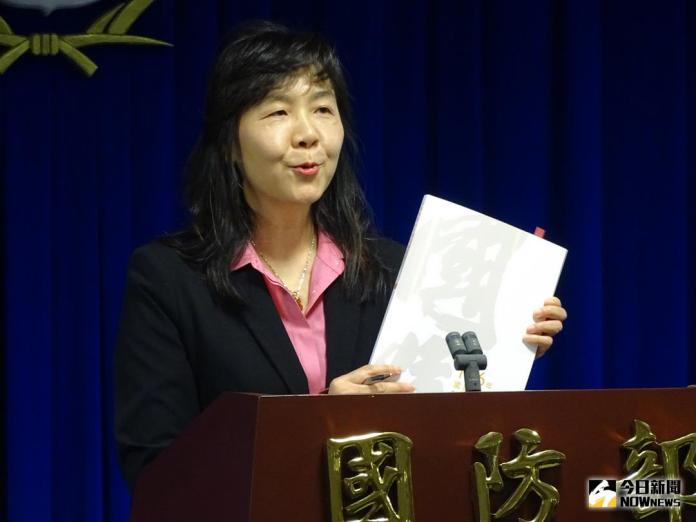 ▲國防部戰規司政策處長苗惠芬介紹106年「國防報告書」。（圖／記者呂炯昌攝 , 2017.12.26）