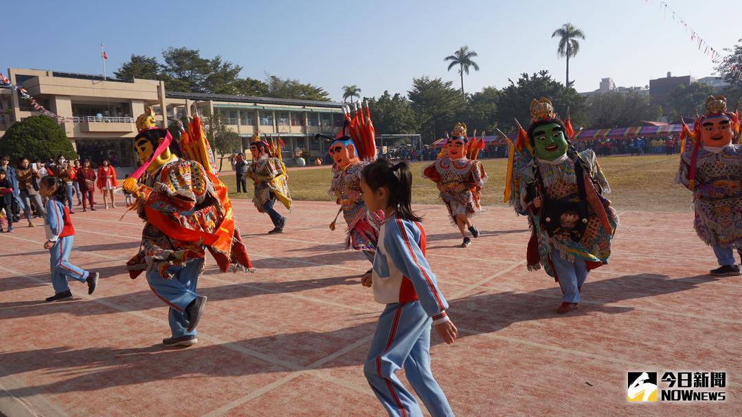 ▲南陽國小119周年校慶，電音三太子的精彩演出。（圖／記者洪佳伶攝 , 2017.12.23）