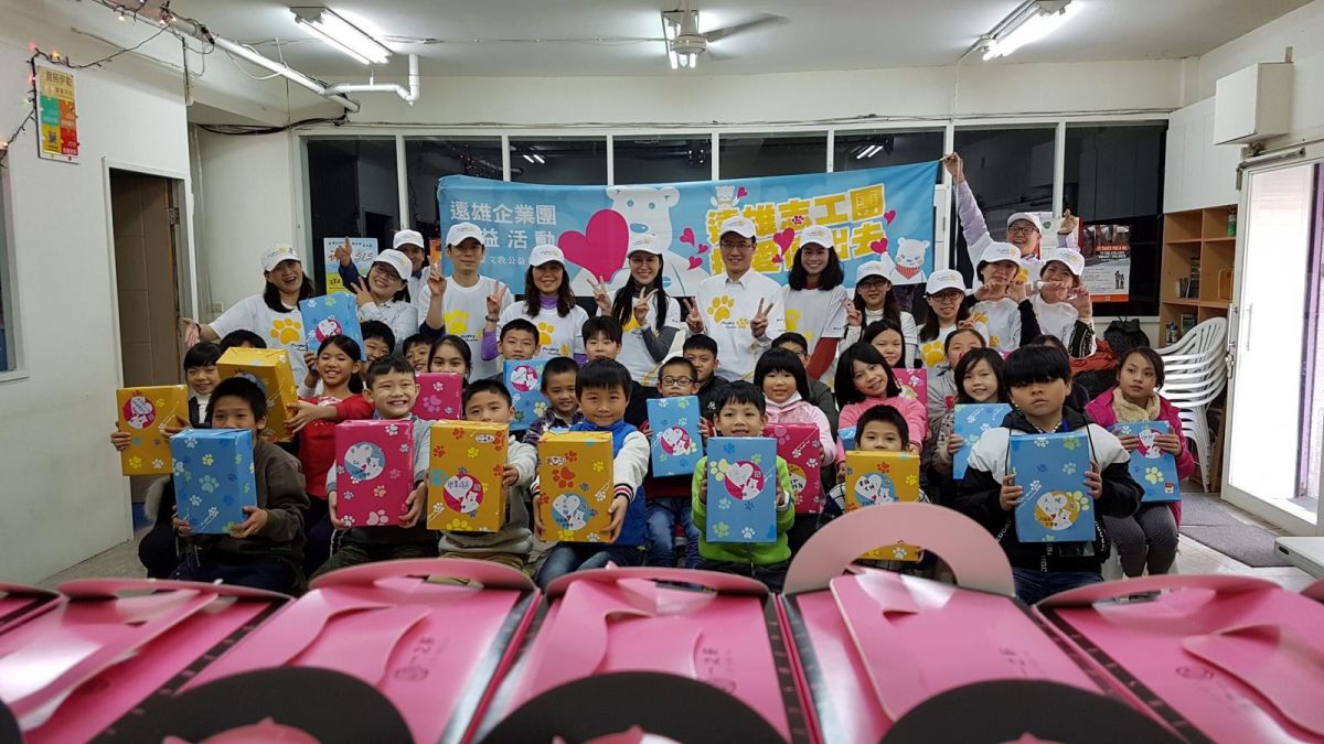 ▲遠雄志工團耶誕鞋盒傳愛淡水陪讀中心。（圖／公關照片）
