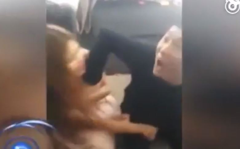 ▲色男當眾揉奶淫笑，下秒遭伴娘「爆蛋」GG了！（圖／翻攝自YouTube）