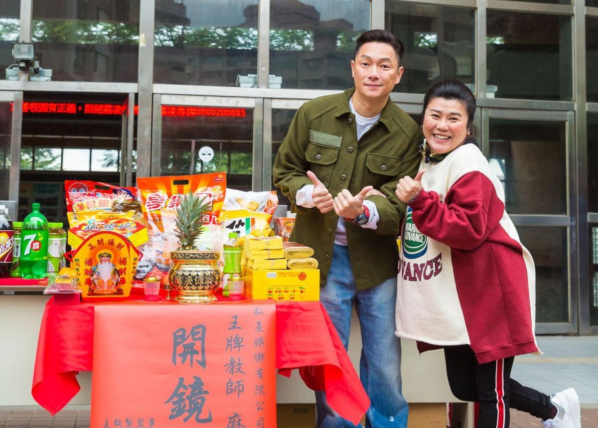 ▲謝祖武和林美秀（右）領銜主演《王牌教師麻辣出擊》。（圖／弘熹娛樂有限公司，2017.12.17）