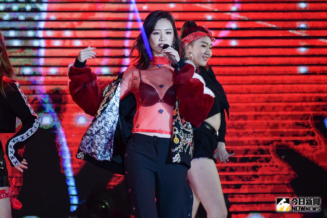 ▲ 安心亞出席2017新北市歡樂耶誕城「巨星耶誕演唱會」獻唱。（圖／記者葉政勳攝 , 2017.12.16）