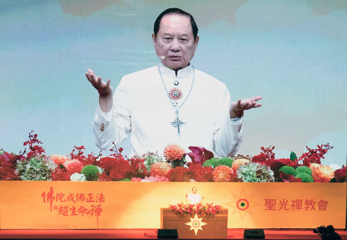 ▲悟覺妙天禪師在高雄展覽館舉辦大型公益演講。（圖／主辦單位提供,2017.12.16）