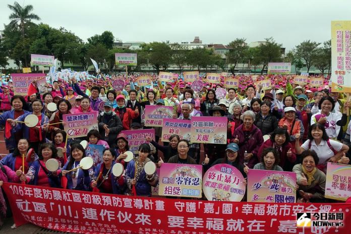 ▲長青健行活動約有2,400位市民參加。（圖／記者郭政隆翻攝）