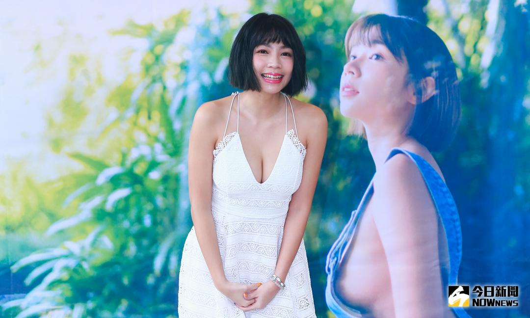 ▲曾智希身穿性感白色洋裝出席寫真書記者會。（圖／記者葉政勳攝 , 2017.12.16）