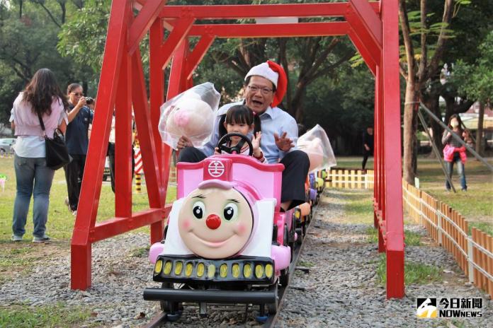 屏東公園親子遊樂新景點　潘孟安贈蔥寶小火車作耶誕禮物

