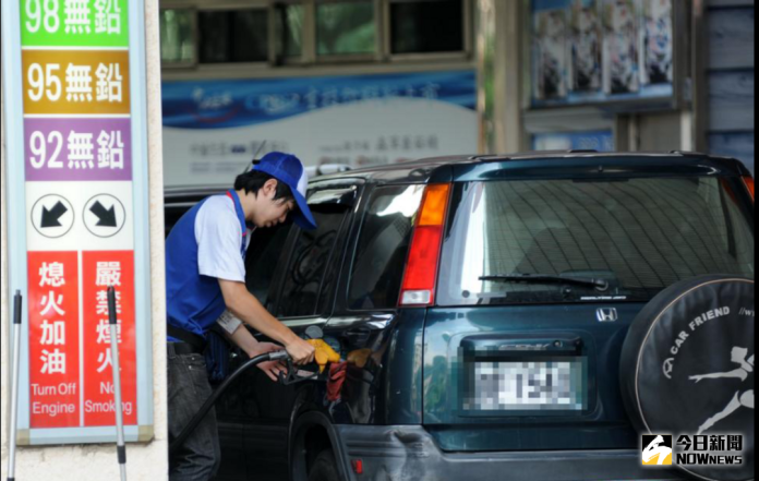 ▲台灣中油公司表示，自明（9）日凌晨零時起汽、柴油價格各調漲0.1元。（圖／NOWnews資料照）