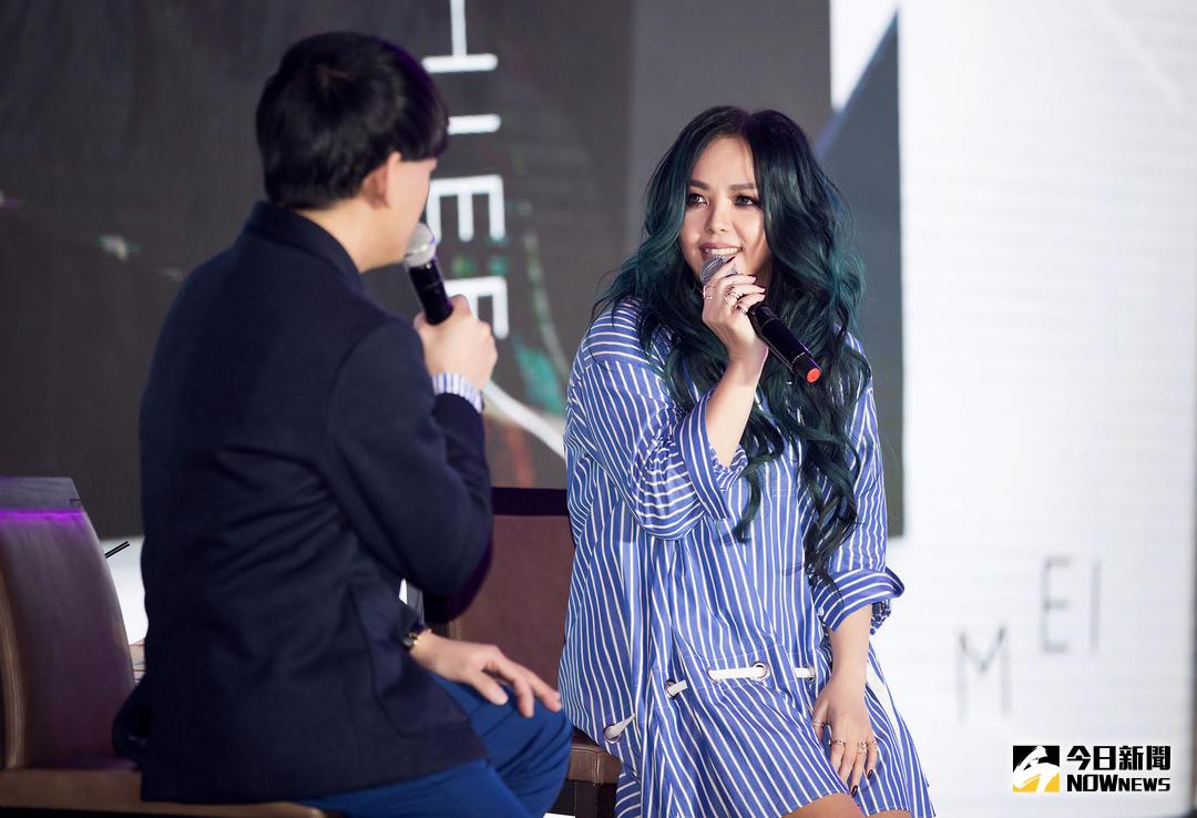 ▲阿妹專輯《偷故事的人》有許多歌曲都讓人很感同身受，因此受到許多樂評人大讚。（圖／環球提供 , 2017.12.13）