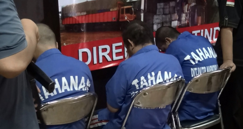 ▲印尼政府大力掃蕩毒品犯罪，對待外國人不手軟。根據印尼官方統計，目前共有11名台灣毒犯在印尼被判死刑，圖為日前印尼警方逮捕的外籍毒販。中央社記者周永捷雅加達攝  106年11月20日