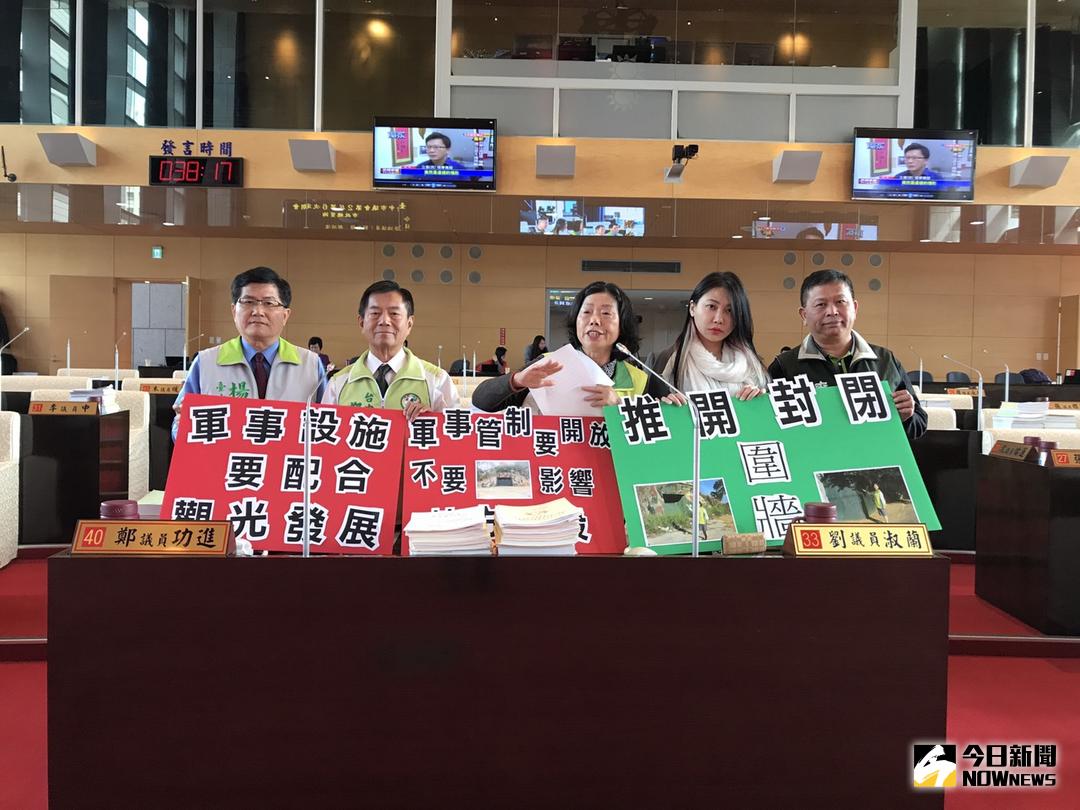 ▲台中市議會13日總質詢，民進黨團議員為了地方觀光發展，呼籲國軍設施不要影響地方建設及觀光發展。（圖／記者陳應交攝 , 2017.12.13）