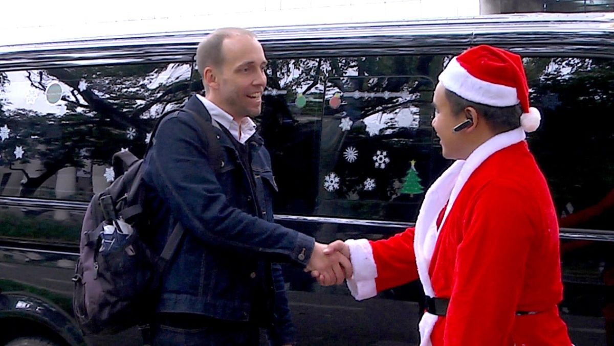 ▲包車業司機Willy英文口說能力好，和美國乘客互動流利，常接待外籍乘客 。（圖／公關照片）