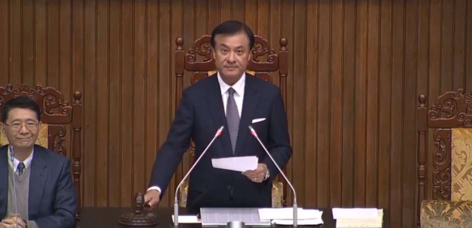 ▲立法院長蘇嘉全宣布公投法修法三讀通過，感性地說終於將限制人民權利的鳥籠打破。（圖／翻攝自蘇嘉全臉書）