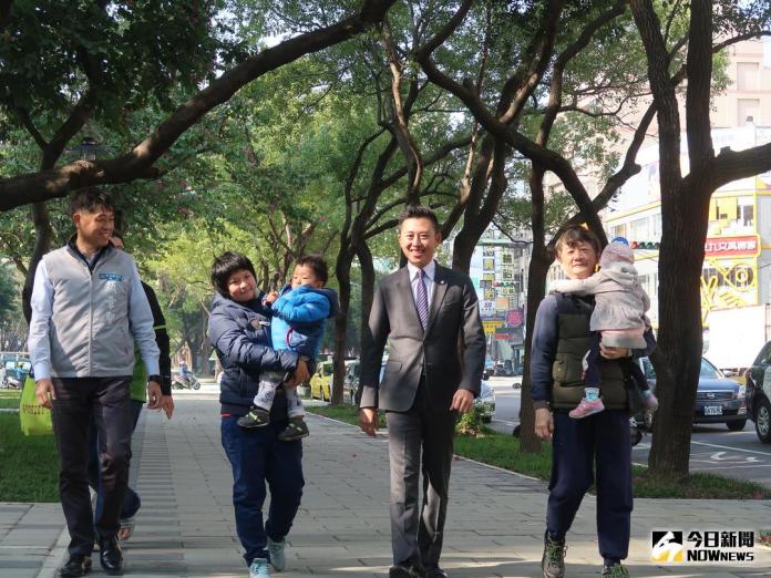 ▲新竹綠園道三期啟用，林智堅打造優質步行環境。（圖／陳志偉攝，2017.12.11）