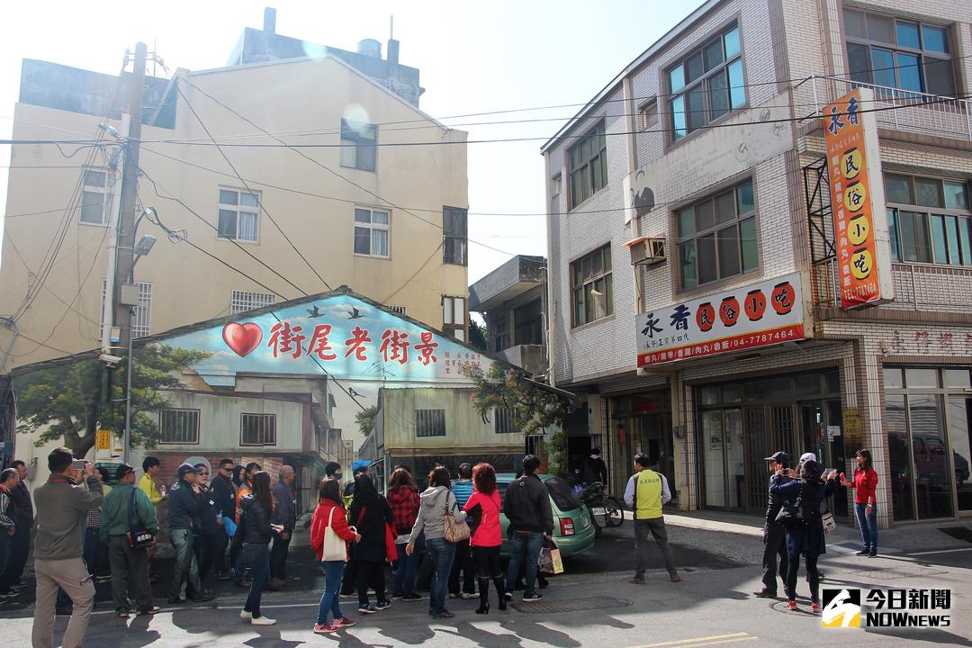 ▲鹿港鎮公所在彰化縣106年環境清潔考核成績優異，彰化縣環保局邀請鄉鎮清潔隊代表人員至鹿港觀摩。（圖／記者陳雅芳攝，2017.12.11）