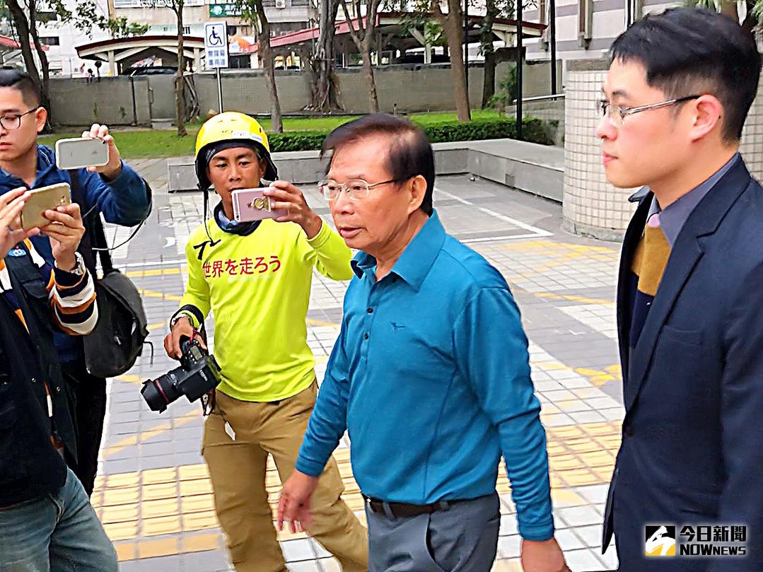 ▲前行政院祕書長簡太郎在高雄地檢署檢察官訊問後步出地檢署時表示，絕無涉及不法。（圖／記者郭俊暉攝 , 2017.12.11）