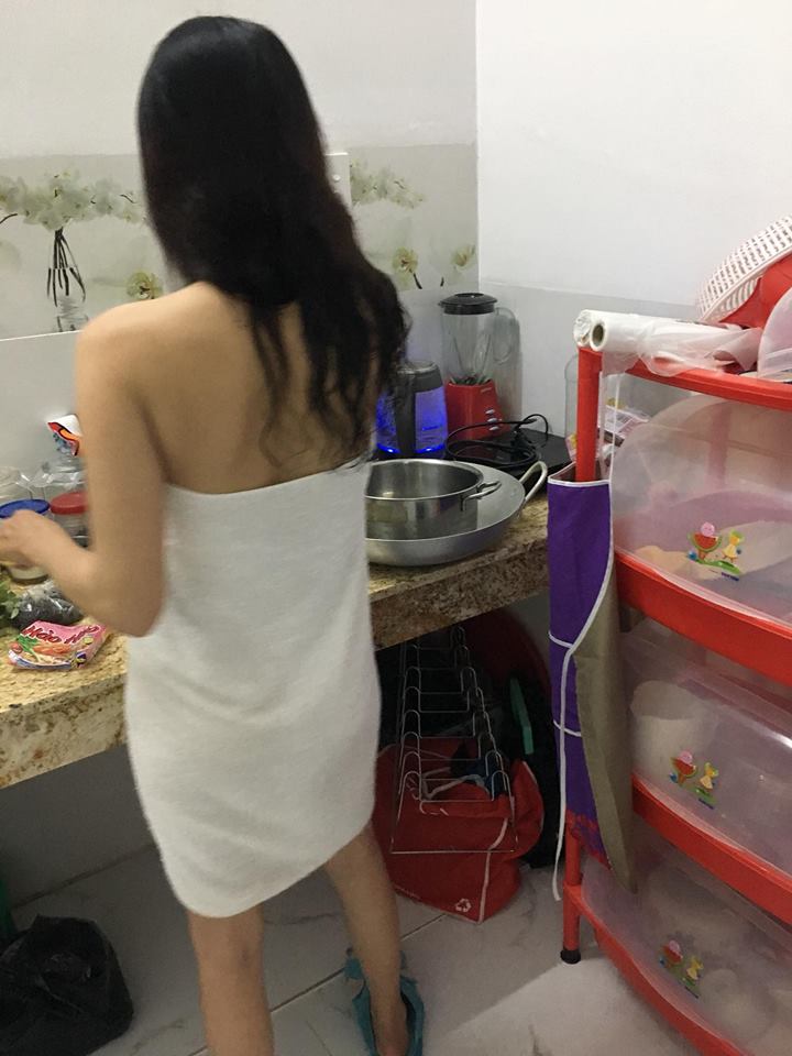 ▲跪求認識！新朋友人真好，深夜裸背「下麵給他吃」。（圖／翻攝自爆廢公社）