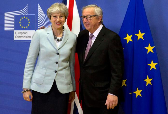 ▲歐盟與英國達成脫歐談判第一階段協議，英國同意支付分手費、保障旅英歐盟公民的權益，在愛爾蘭邊境也不會出現設有通關檢查的「硬邊界」。（圖／達志影像／美聯社）