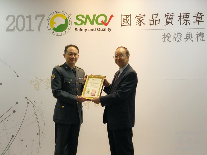 ▲ 三軍總醫院8日榮獲13項SNQ國家品質標章授證。（三軍總醫院提供）