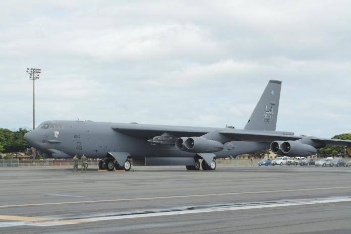 ▲美軍在關島以輪駐方式，進駐B-52H轟炸機，或是B-1B、B-2A轟炸機，都可以迅速投入對北韓的攻擊。（圖／軍情與航空網站提供）