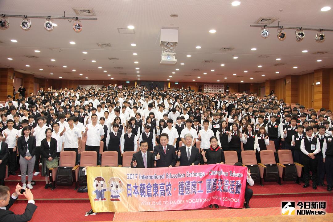 ▲日本九州福岡縣立朝倉東高校學生到台灣教育旅行，與達德商工學生交流切磋，安排舞龍、舞獅等技職體驗，讓來自日本的學生，感覺新鮮又溫馨。（圖／記者陳雅芳攝，2017.12.07）