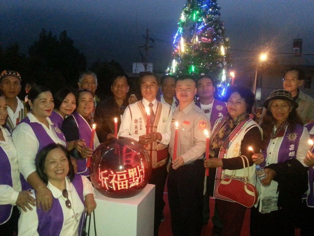 ▲區長謝英雄在活動中表示，舉辦聖誕點燈晚會，目的為桃源區帶來亮光與祝福；並且感謝六龜分局桃源分駐所派員協助此次活動交通疏導及安全維護。（圖／六龜分局提供）