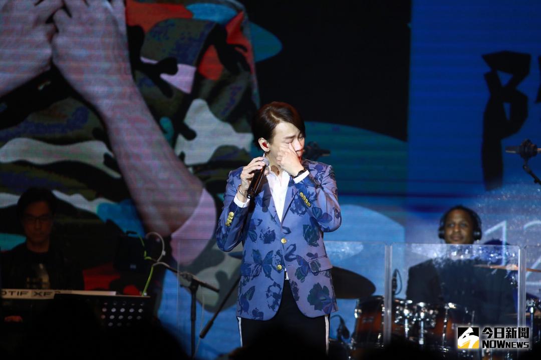 ▲陶喆唱到歌曲〈流沙〉時，崩潰落淚。（圖／記者葉政勳攝 , 2017.12.06）