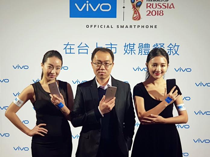 ▲vivo手機攻台，前鏡頭業界最高畫素，最速臉部解鎖功能受消費者期待。（圖／NOWnews攝）