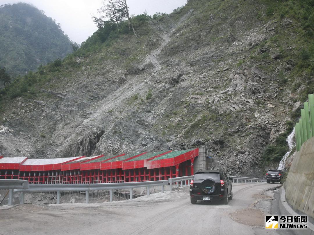 ▲中橫便道合歡山雪季期間，增開放貨車由梨山開往谷關的通行班次。（圖／記者黃玿琮攝2017.12.6）
