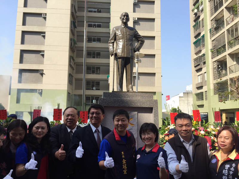 ▲拆銅像清除威權？學者：促轉應妥善處置。中央社記者張榮祥台南攝106年10月31日