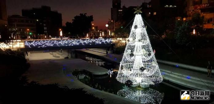 水中耶誕樹　臺中市在柳川打造不一樣的創意光景
