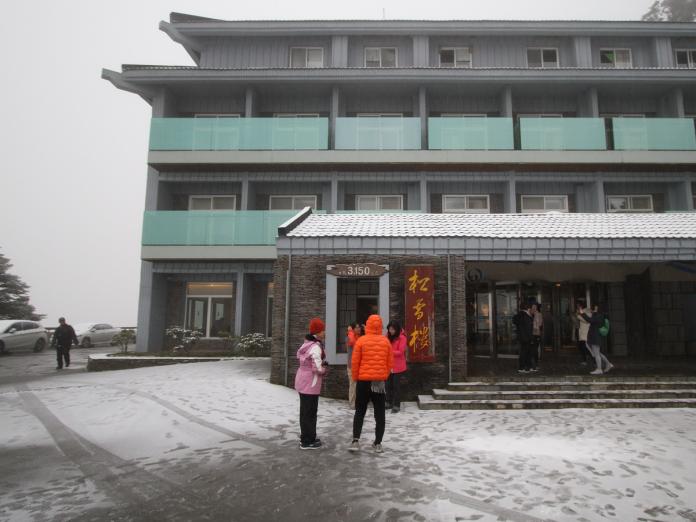 合歡山入冬以來首降雪　賞雪注意安全
