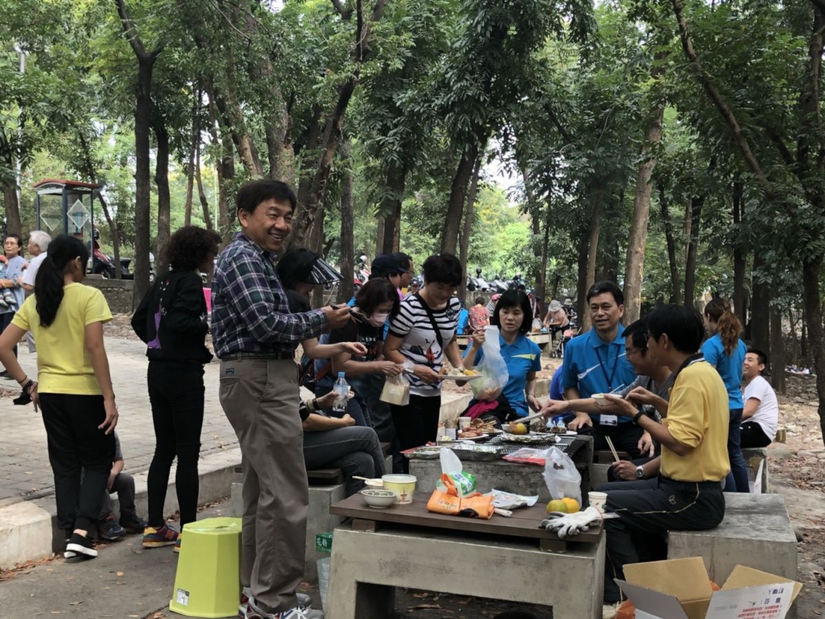 ▲澄清湖烤肉區人聲鼎沸，烤肉香氣四溢，現場歡笑聲不斷。（圖／主辦單位提供 , 2017.12.04）