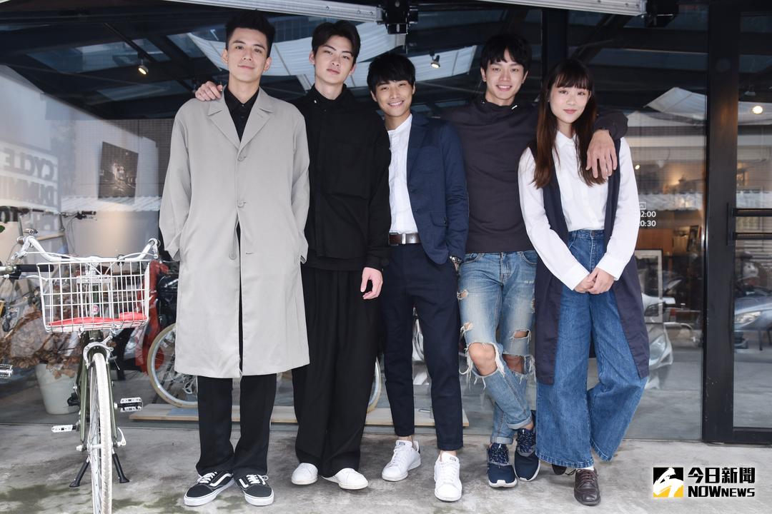 ▲《深藍與月光》專訪，林柏叡（左起）、王庭勻、陳彥名、黃庭軒、詹雅涵。（圖／記者林柏年攝，2017.12.04）