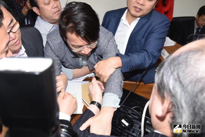 徐永明再被強行拉下發言台　「站」果不如以往
