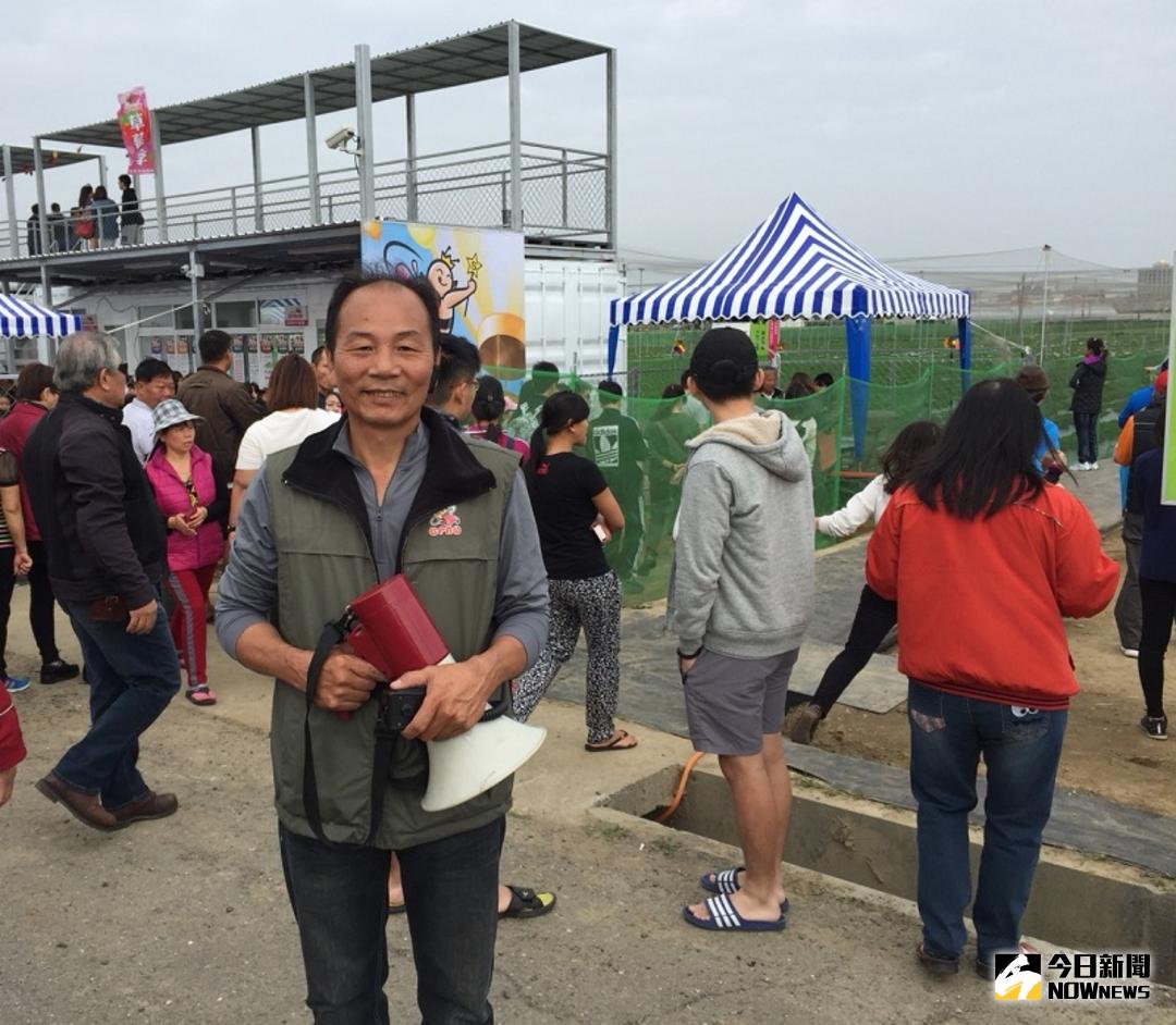 ▲在大陸有成功栽植的有機草莓經驗的郭鵬毅，將在大陸所做的研發技術與培植的有機農作經驗引進多彩半島草莓農場。（圖／記者陳鐘聲攝 , 2017.12.03）