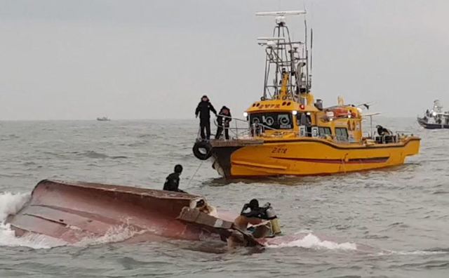 ▲韓國外交部今天表示，一艘搭載6名韓國人的船隻在台灣外海失蹤，有關當局正在搜救中。資料照，非當事船隻。（圖／翻攝自《韓國時報》）